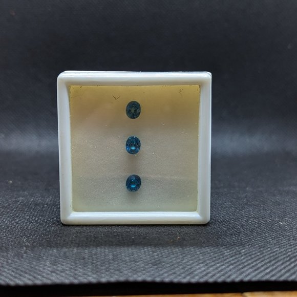 Set of 3 oval blue zircons - Picture 3 of 4